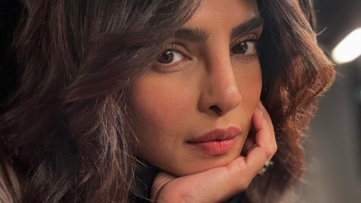 man enters in Priyanka Chopras home actress left western clothes and started wearing salwar suit