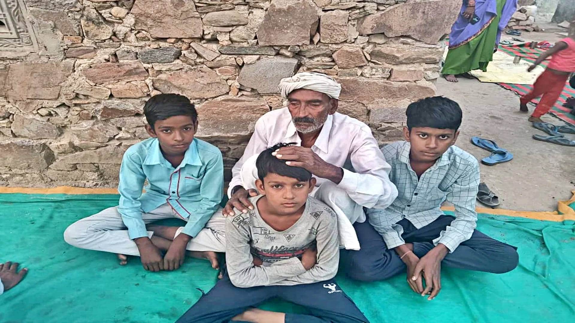 Sikar To get his son body an old father sold his goats to pay for ambulance fare