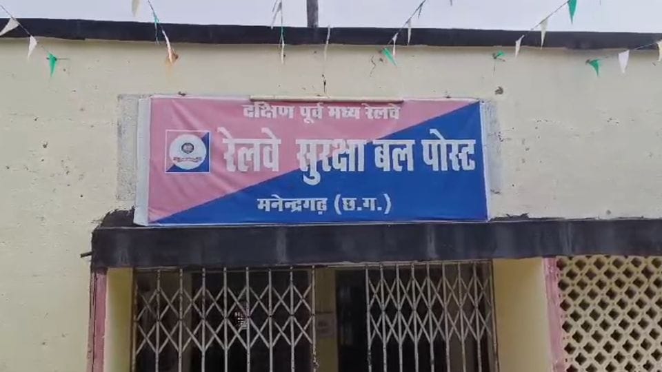 accused brought for questioning in Manendragarh committed suicide