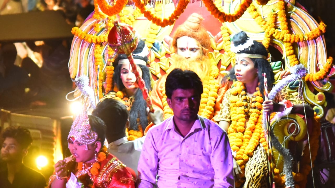 Maharishi Valmiki procession taken out with great pomp in Bareilly