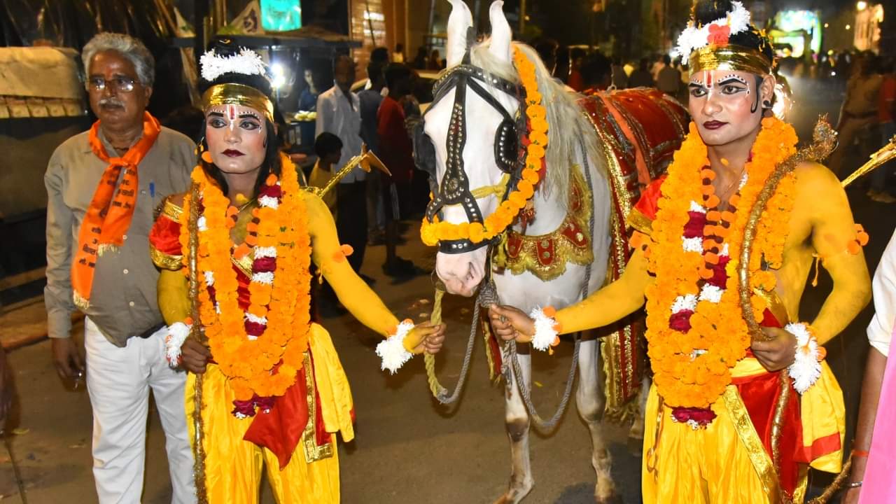 Maharishi Valmiki procession taken out with great pomp in Bareilly