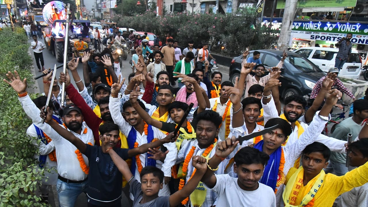 Maharishi Valmiki procession taken out with great pomp in Bareilly