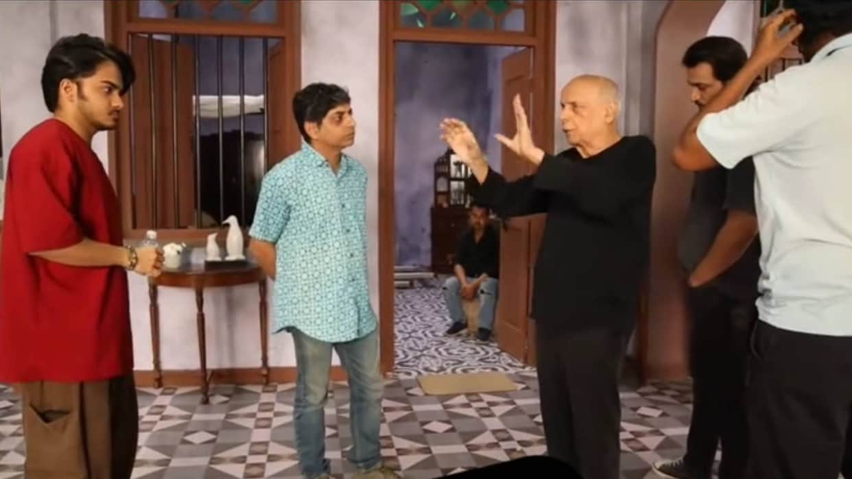 vikram bhatt announces mahesh bhatt making aashiqui 3 with new film title tu meri puri kahani shares bts video