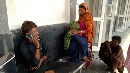 Saharanpur: हावड़ा एक्सप्रेस से दो साल की बच्ची अगवा, सोते रह गए माता-पिता... बुर्के वाली दो महिलाओं पर शक saharanpur: Two year old girl kidnapped from Howrah Express, parents kept sleeping