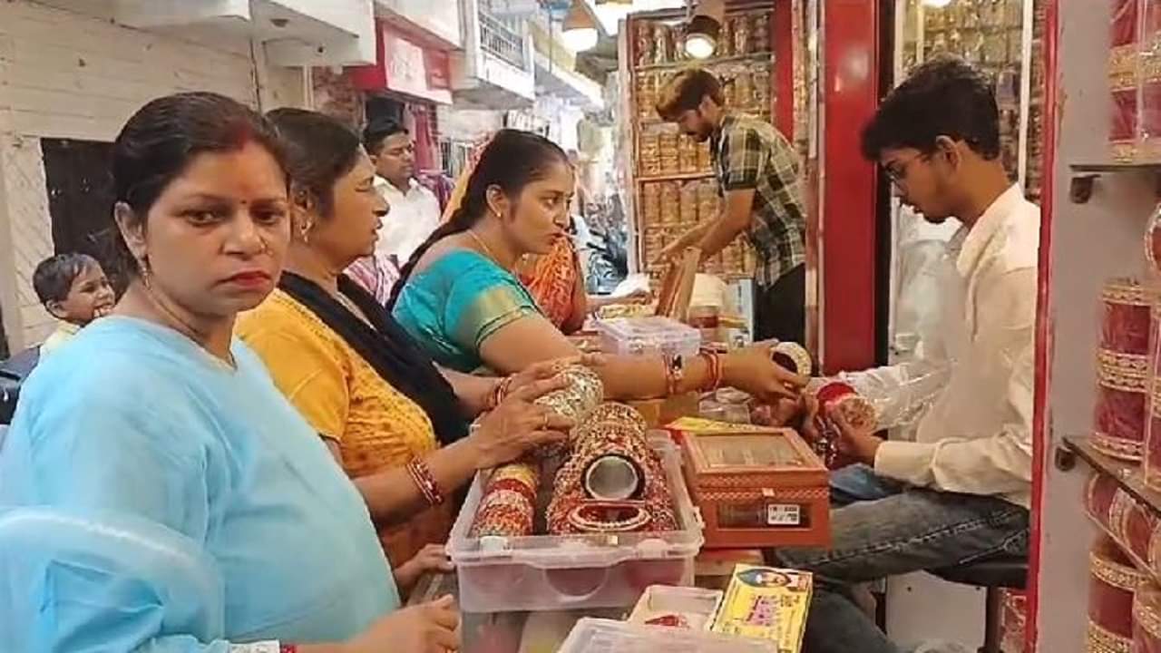 Silk saree and new design bangles for Karva chauth 2024