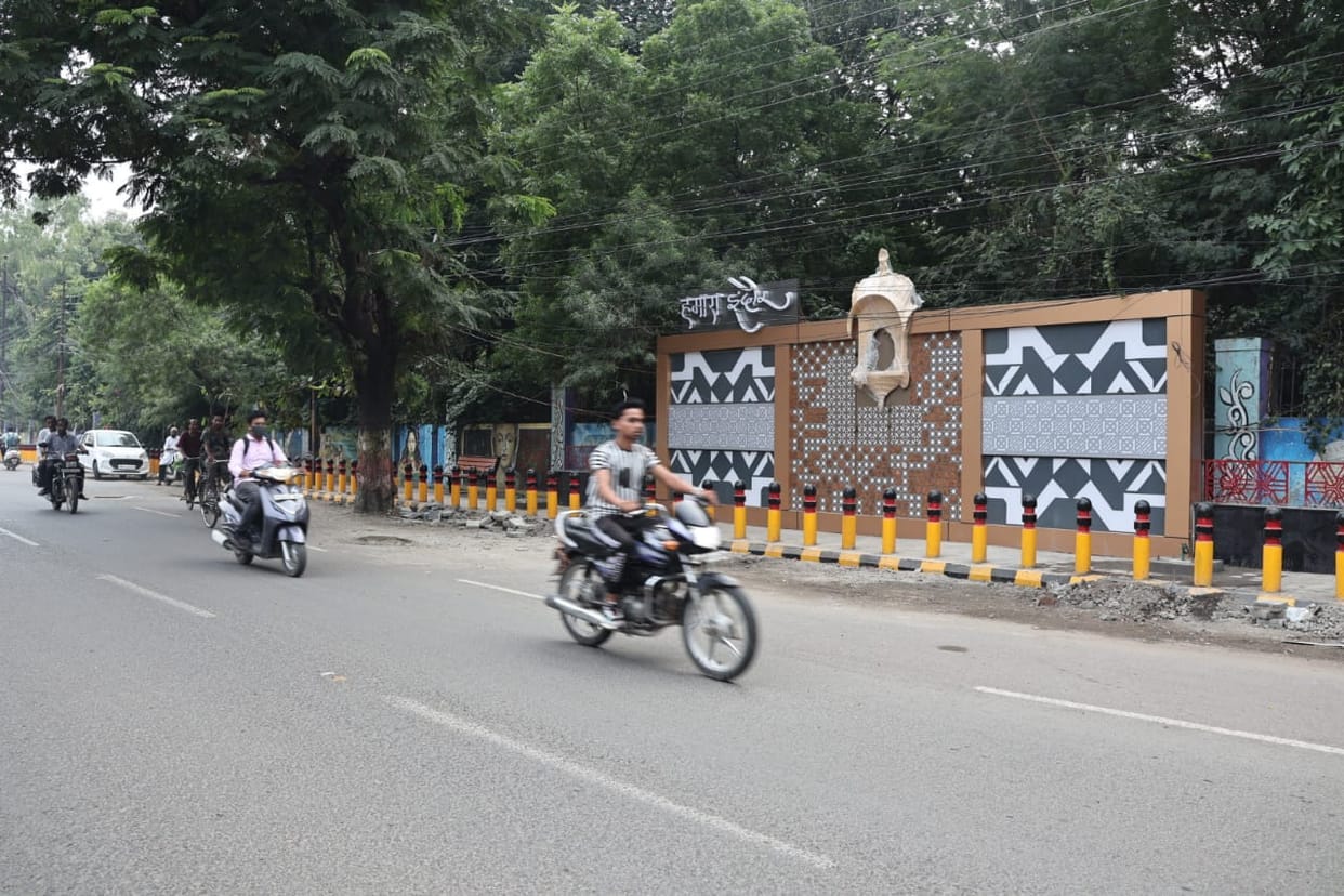 Indore: Indore's RNT will become a model road, installation of chairs and murals will begin.