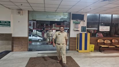 Meerut: 14 year old boy shot 24 year old girl in a cafe, the girl is an engineer in an IT company in Noida.