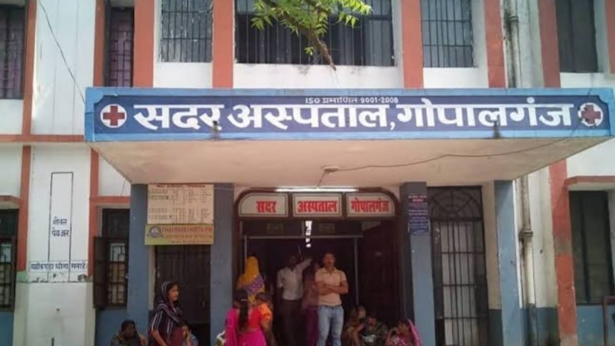 Bihar News: Middle-aged farmer sleeping at home in Gopalganj attacked with acid, referred to PMCH Patna