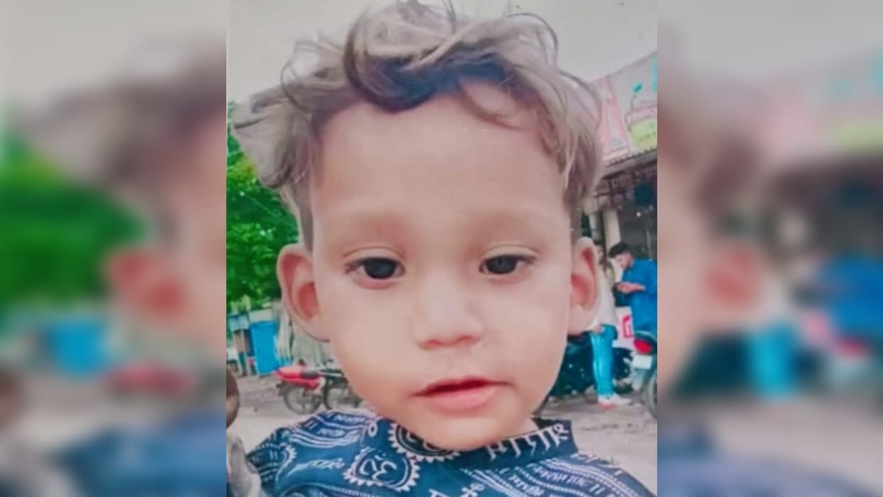 Bihar News: Parents were cleaning road under over bridge in Gopalganj, meanwhile child was kidnapped