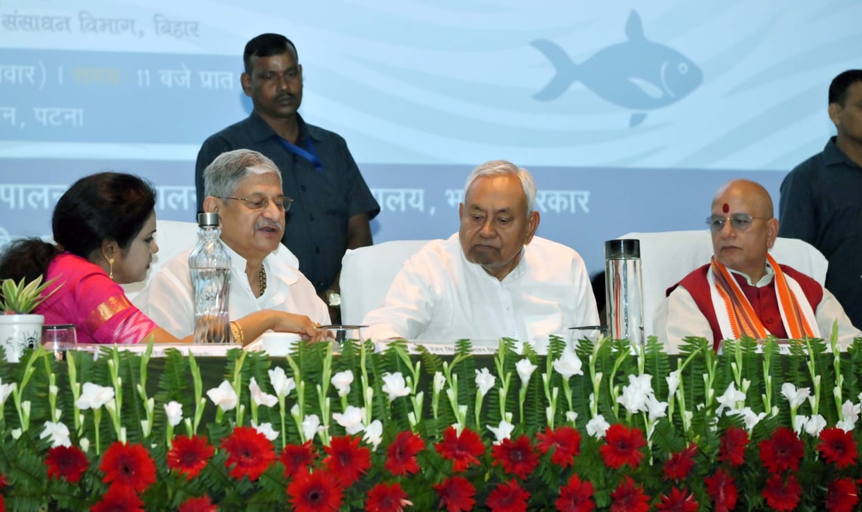 Bihar News: CM Nitish Kumar praised PM Modi, talked about staying with NDA and BJP