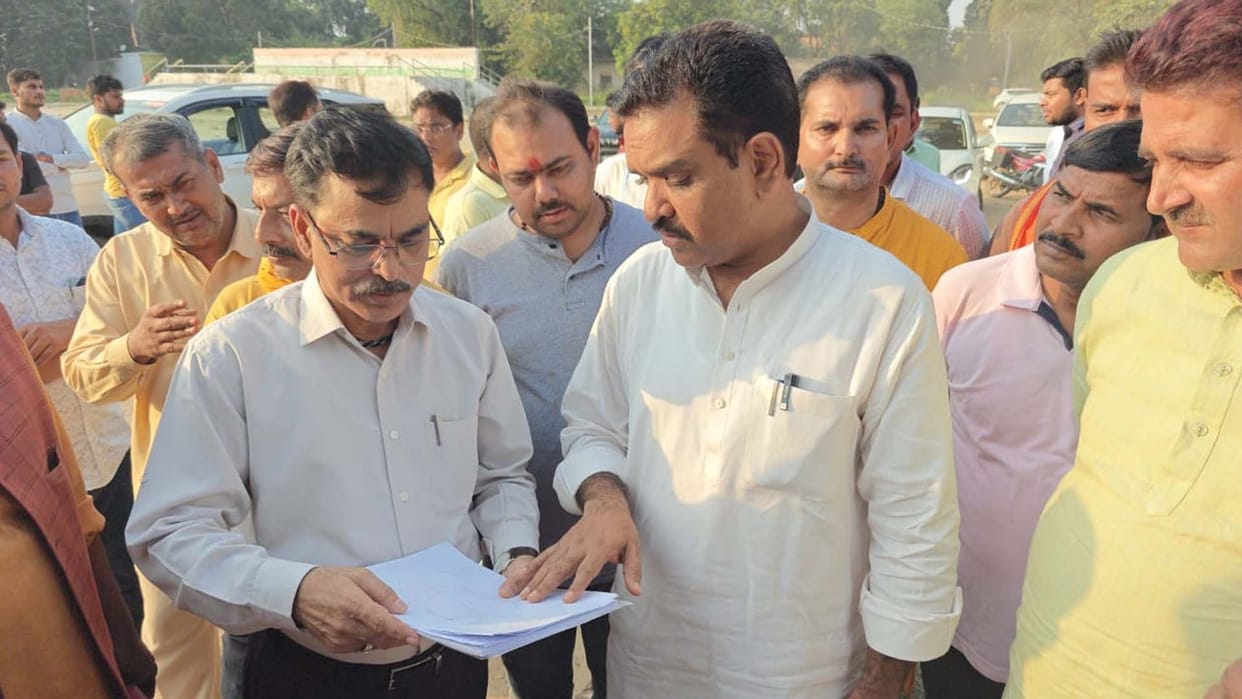 UP State Minister Asim Arun reached rape victim house, said- strict action taken against the accused