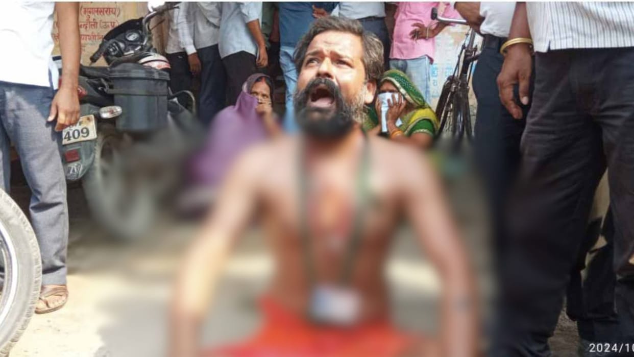 Advocate protested half naked in the tehsil, administration trying to convince him