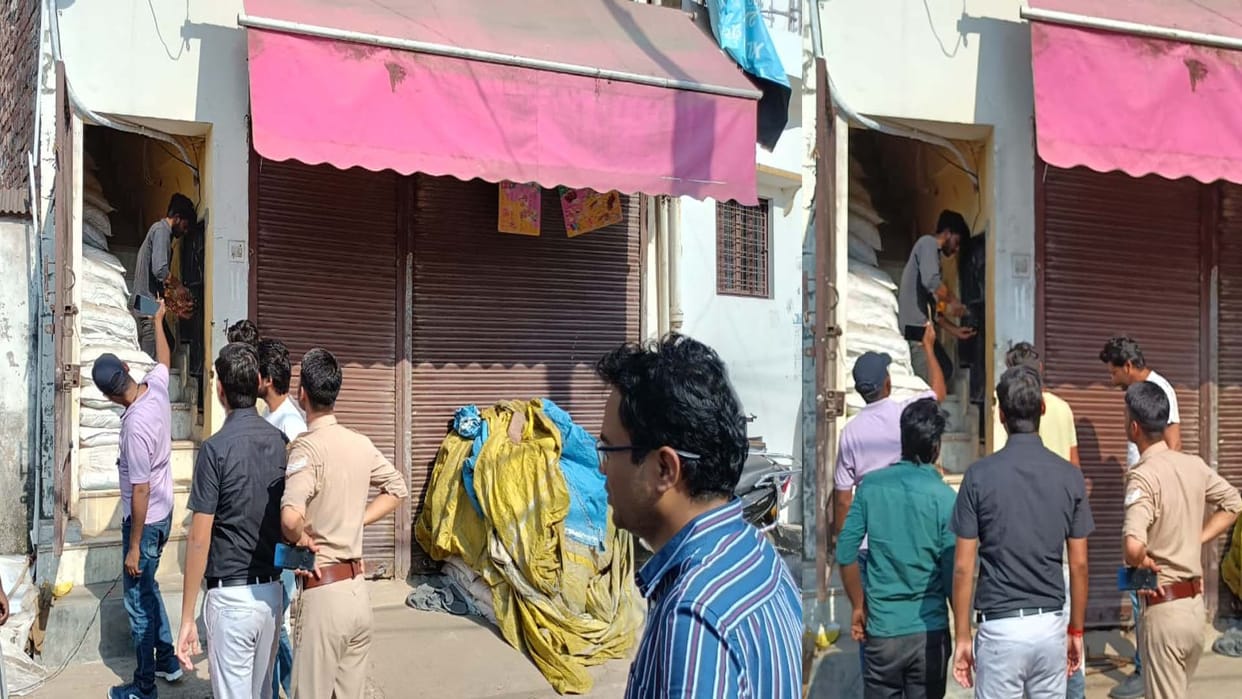 SNK and Gagan Pan Masala factories seized, cash worth 80 lakhs recovered, 28 officers conducted the raid