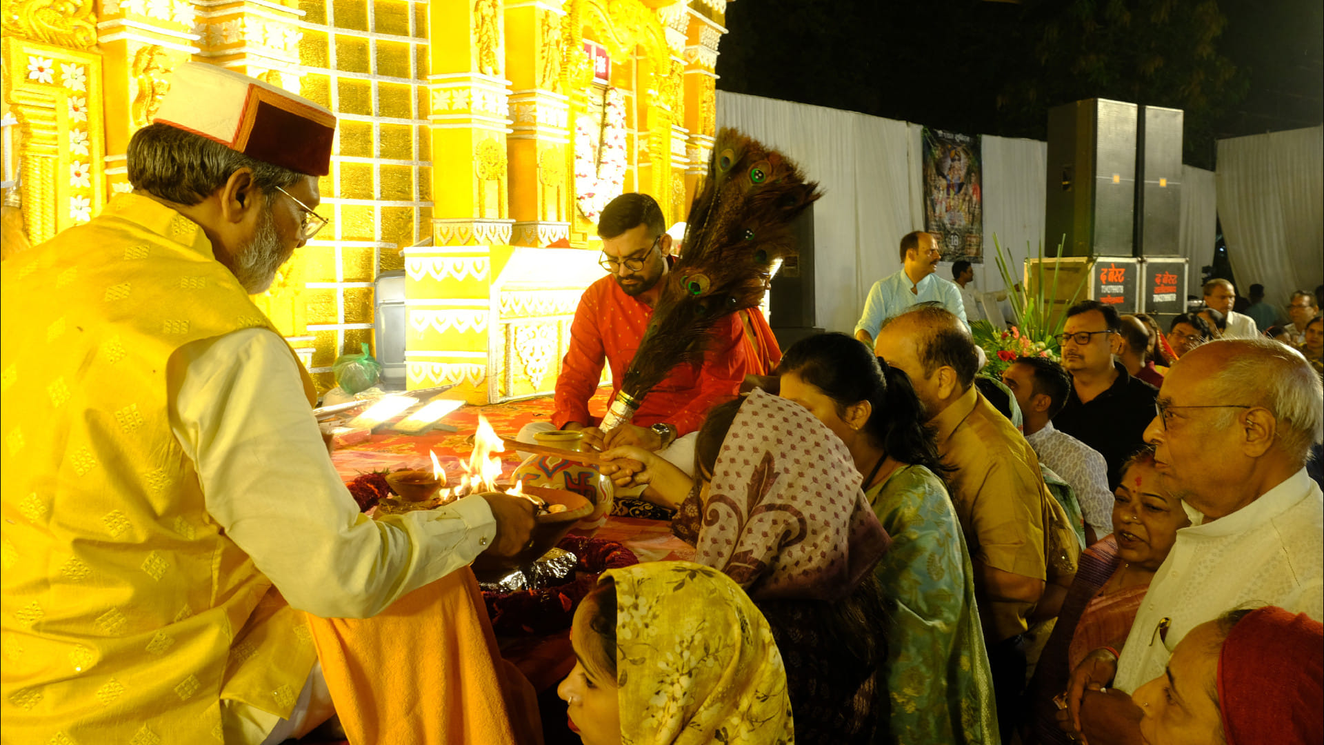 Shyam's songs captivated the audience at the Shyam Sharad Mahotsav in Gorakhpur, devotees danced.