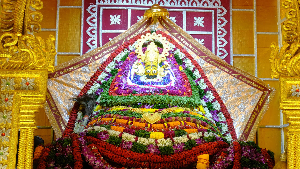Shyam's songs captivated the audience at the Shyam Sharad Mahotsav in Gorakhpur, devotees danced.
