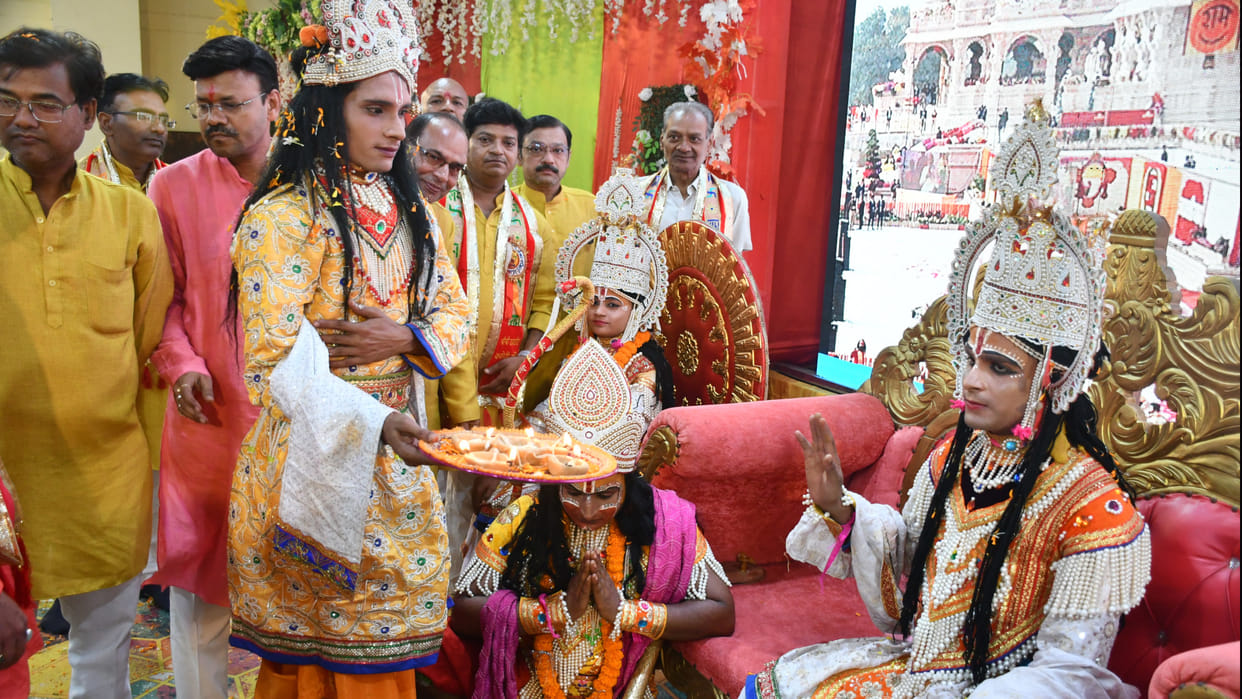 Bharat Milap took place in the Ramlila staged by Gorakhpur Birdghat Ramlila Committee.
