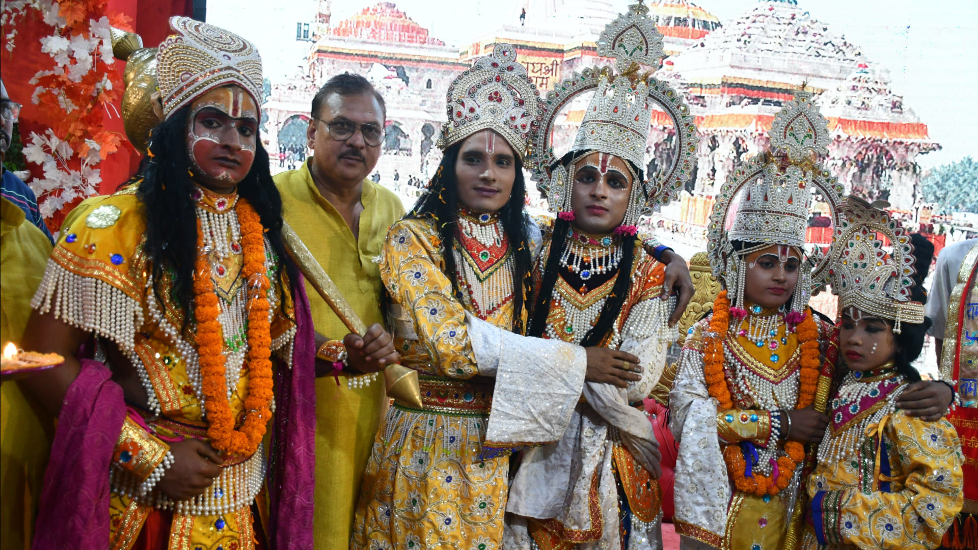 Bharat Milap took place in the Ramlila staged by Gorakhpur Birdghat Ramlila Committee.