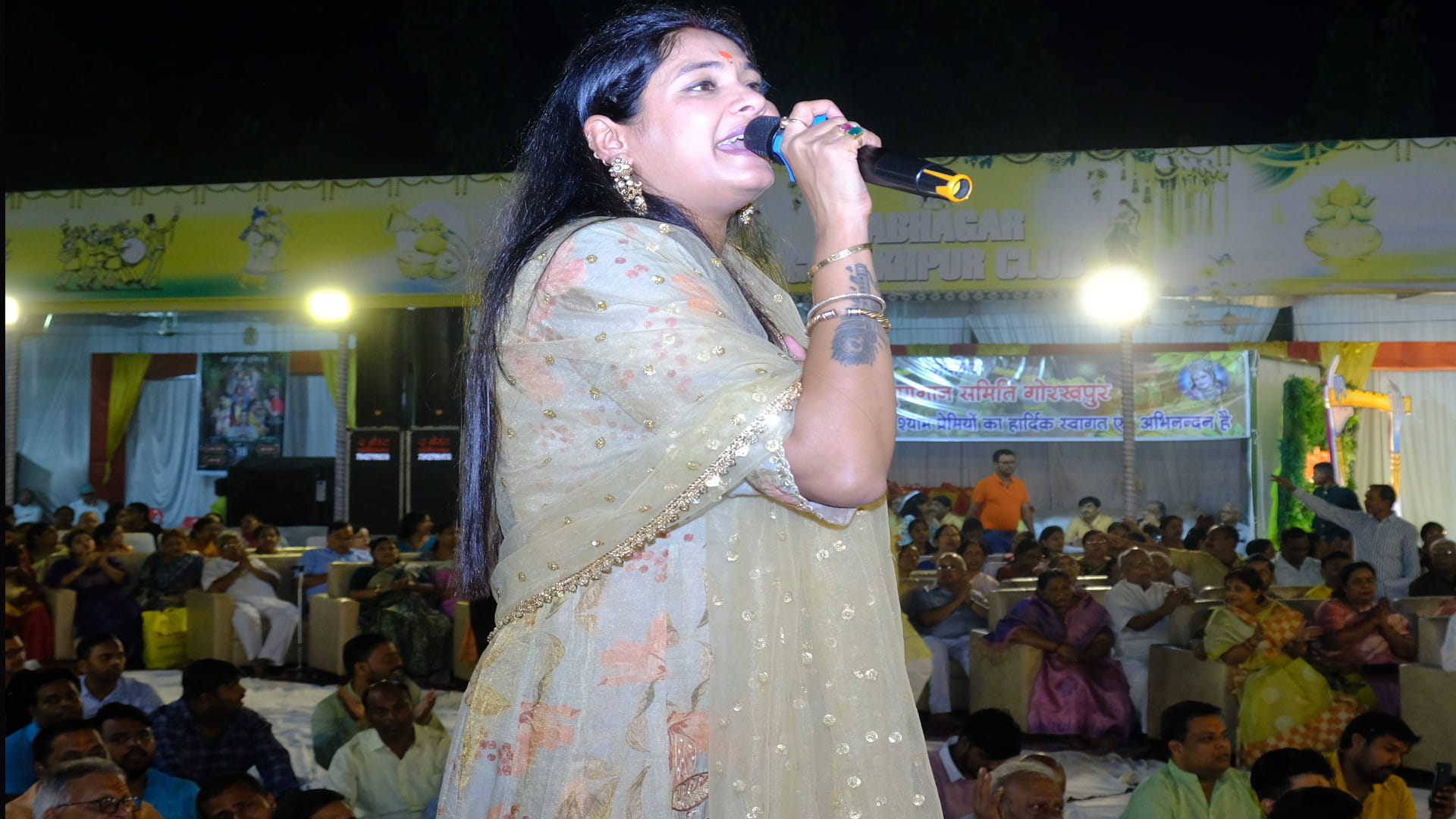 Shyam's songs captivated the audience at the Shyam Sharad Mahotsav in Gorakhpur, devotees danced.