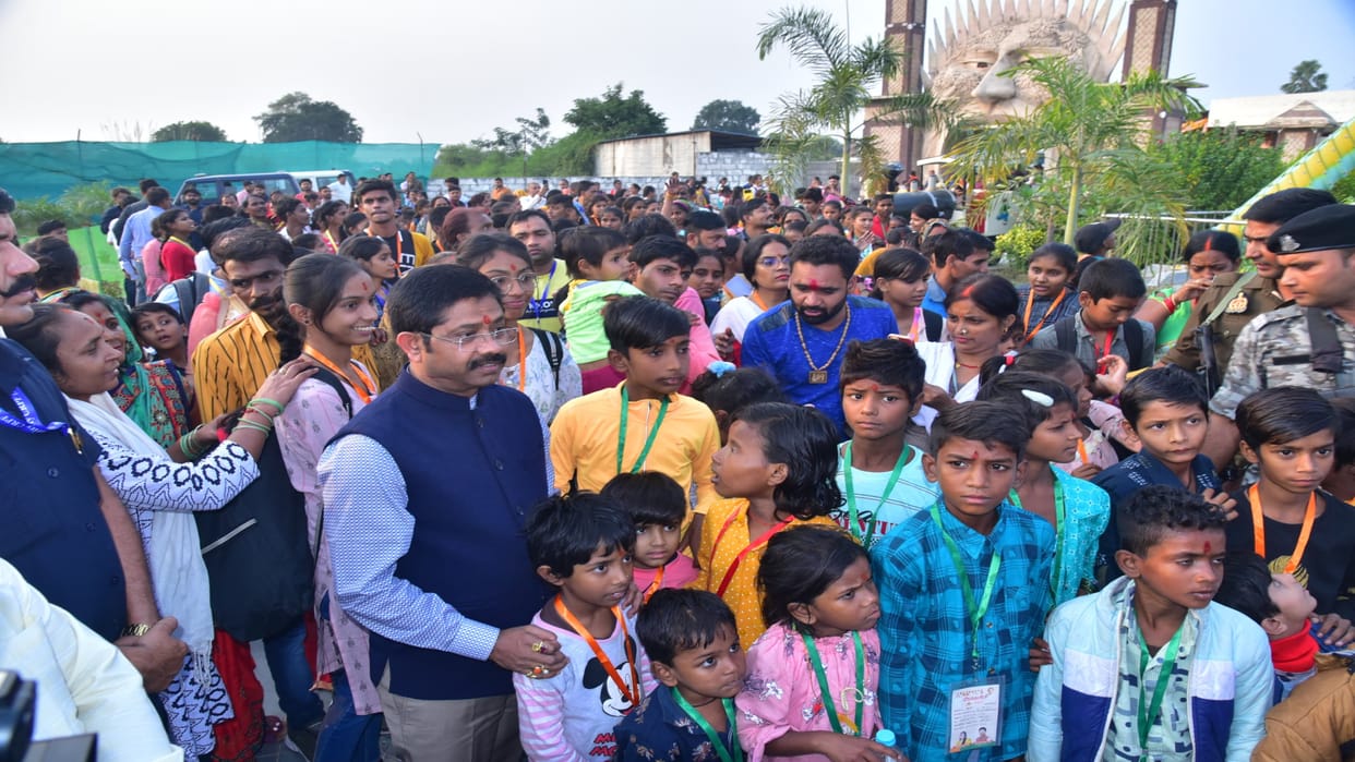 800 children living in slums will travel from Vande Bharat to Lucknow, Minister Nandi will take them shopping