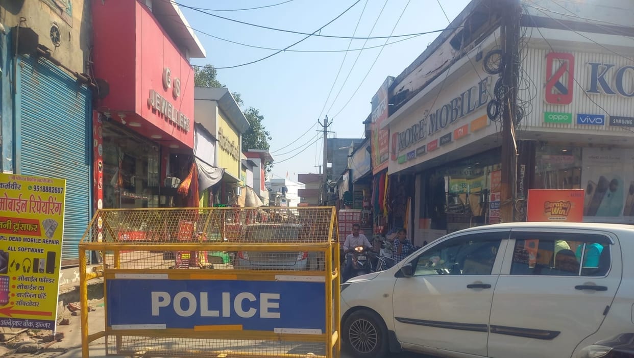 Festival Season, Entry of four wheelers banned in Jhajjar market till now