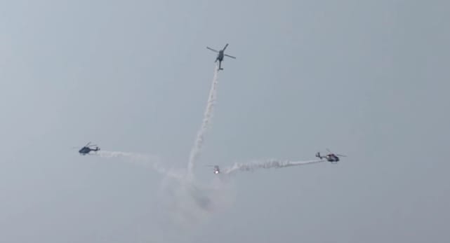 Kanpur AirShow, Air Force brave soldiers made Dolphin-Double Arrow Cross Leap, Sarangs feats thrilled everyone