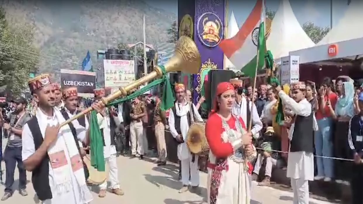 International Dussehra Festival: Colours of Indian and foreign culture seen in Kullu Carnival, watch video