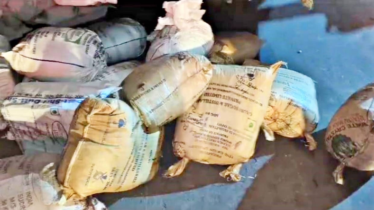 MP News Police caught 20 quintals of fake mawa from passenger bus it was coming from Gwalior to Tikamgarh
