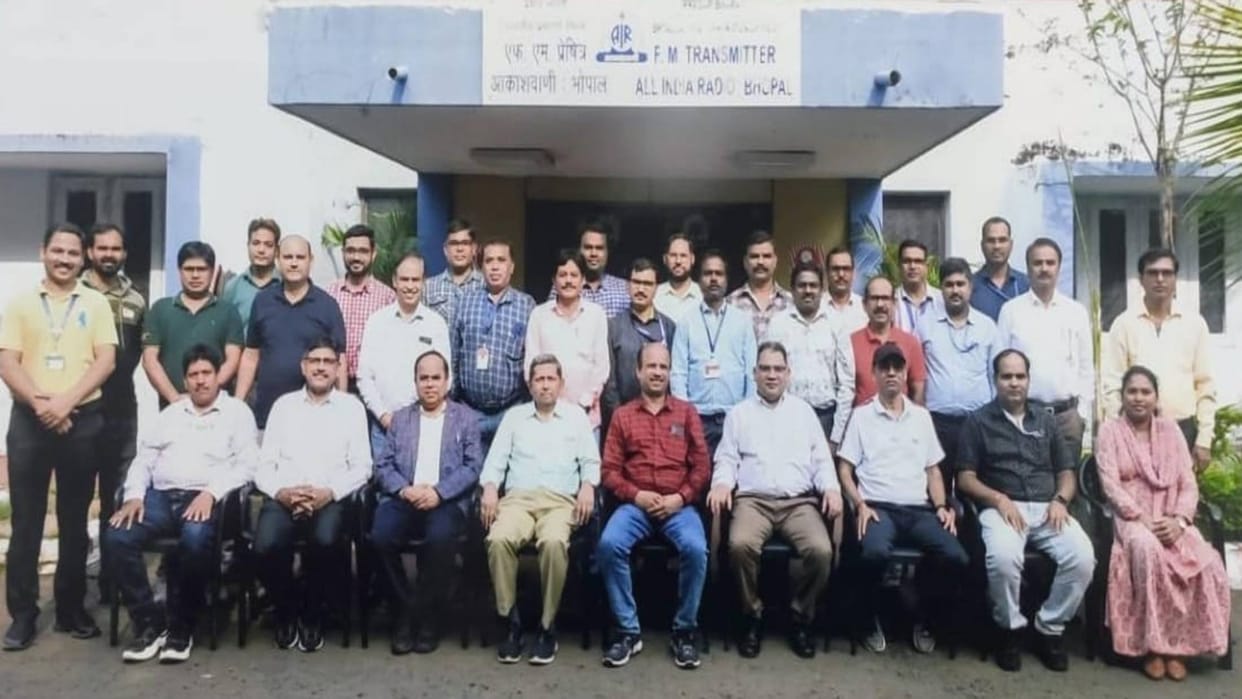 MP News Nuances learned from training so that it keeps resonating this is Akashvani and you are listening