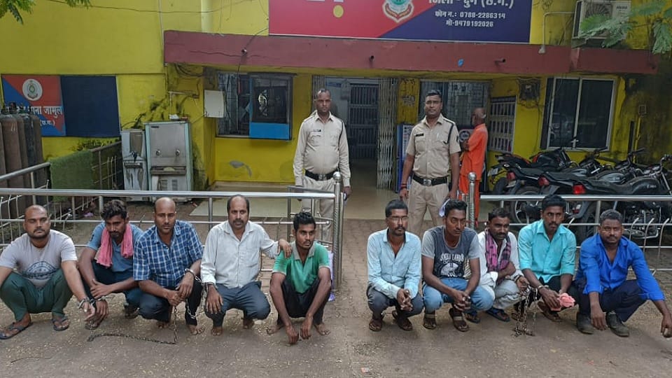 Gang involved in stealing oxygen cylinders busted police arrested 10 people
