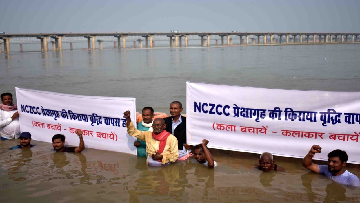 Artists demonstrated at Sangam Nose, expressed displeasure over increase in rent in NCZCC