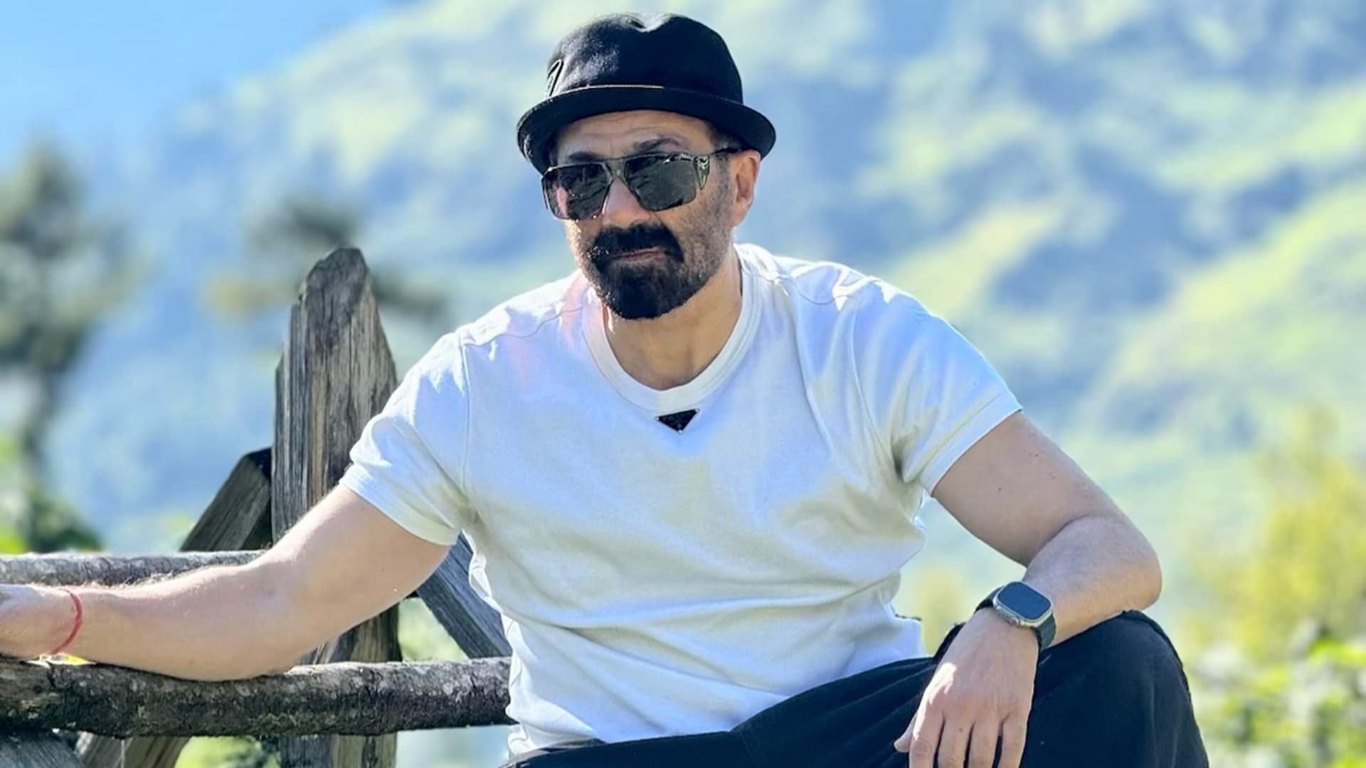 Sunny deol celebrates birthday with upcoming movie jaat team gadar 2 director anil sharma shared post