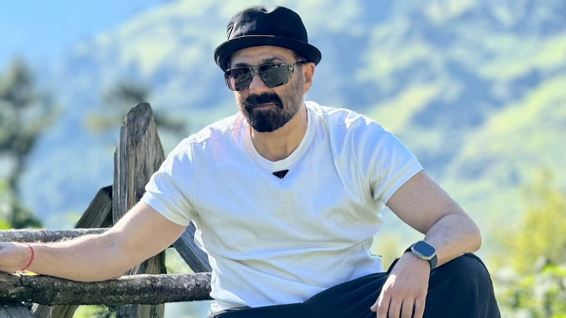 Sunny deol celebrates birthday with upcoming movie jaat team gadar 2 director anil sharma shared post