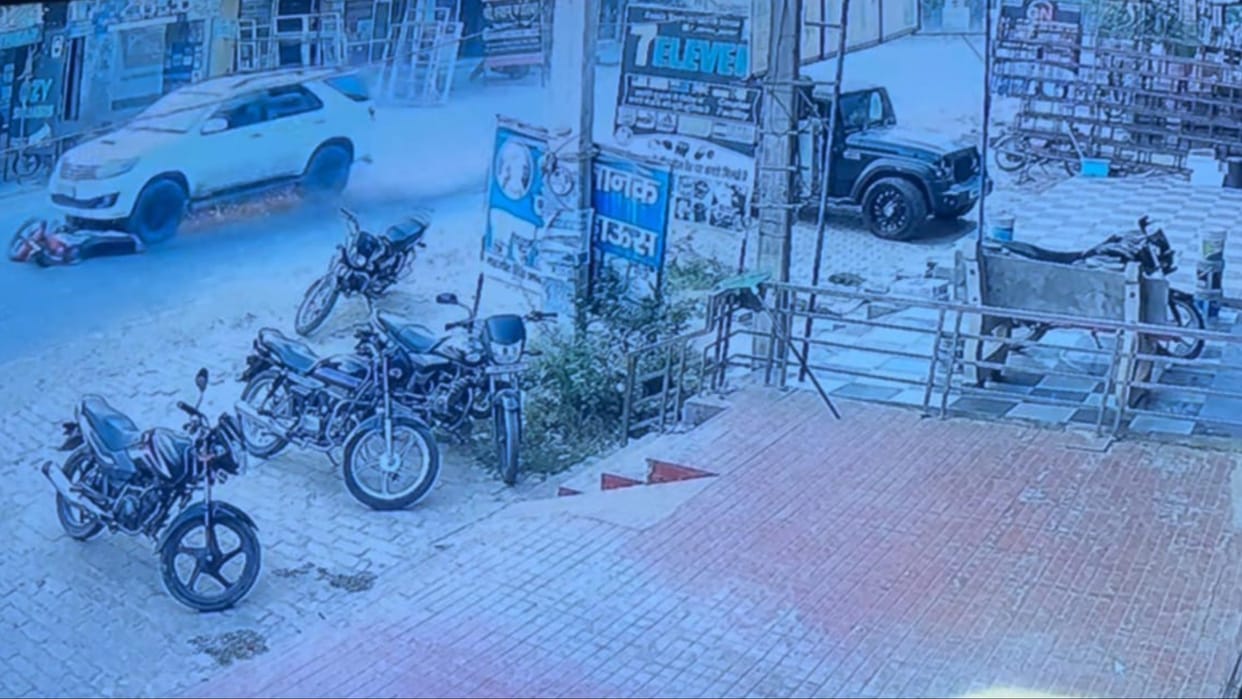 Kaithal: Speeding Fortuner car driver hits bike rider, drags bike for 500 meters