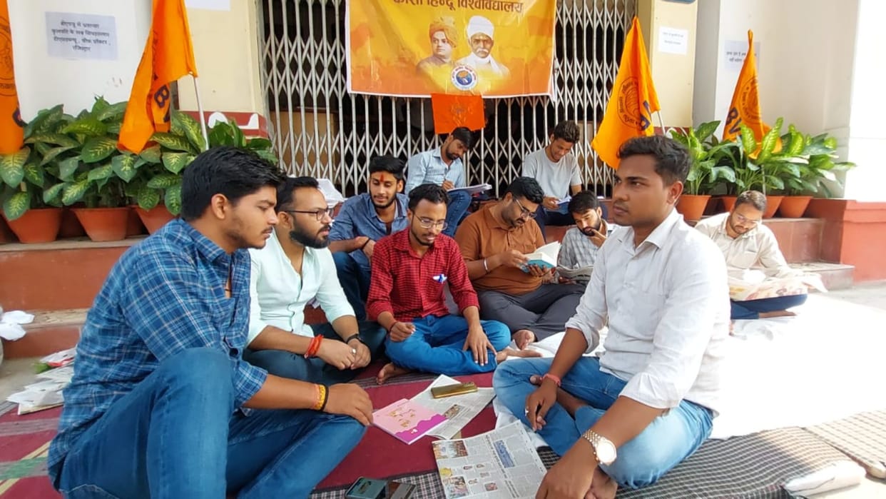 Protest continues at BHU Central Office for 24 hours allegations of irregularities students spent the night