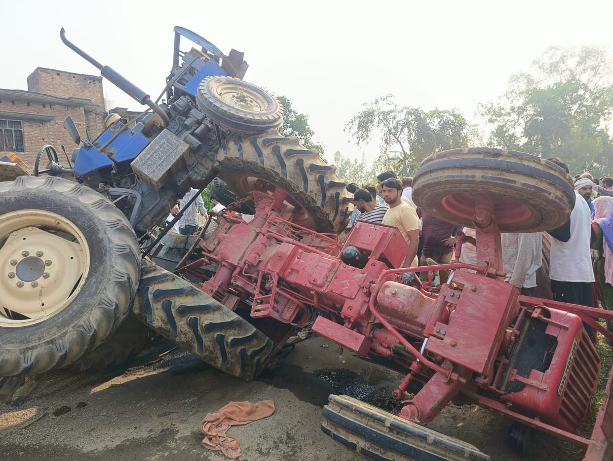 Accident in Bijnor: One person died in a collision between two tractors, villagers gets angry