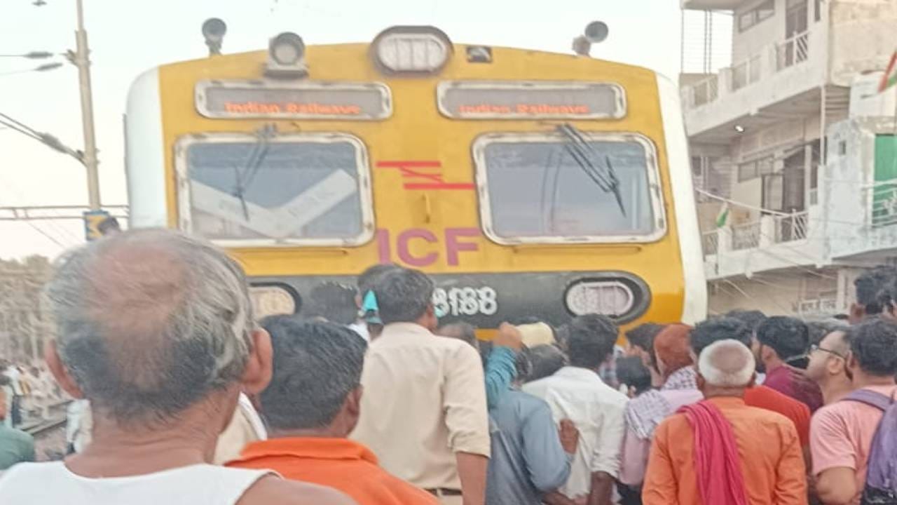 Employee died after being hit by a train in Ghaziabad