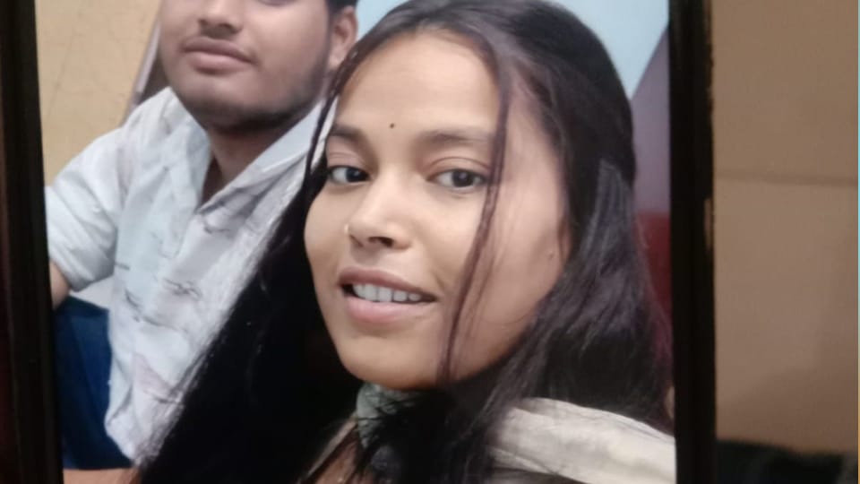 Up Police Constable Commits Suicide In Raebareli After Wife Death in Auraiya news in Hindi