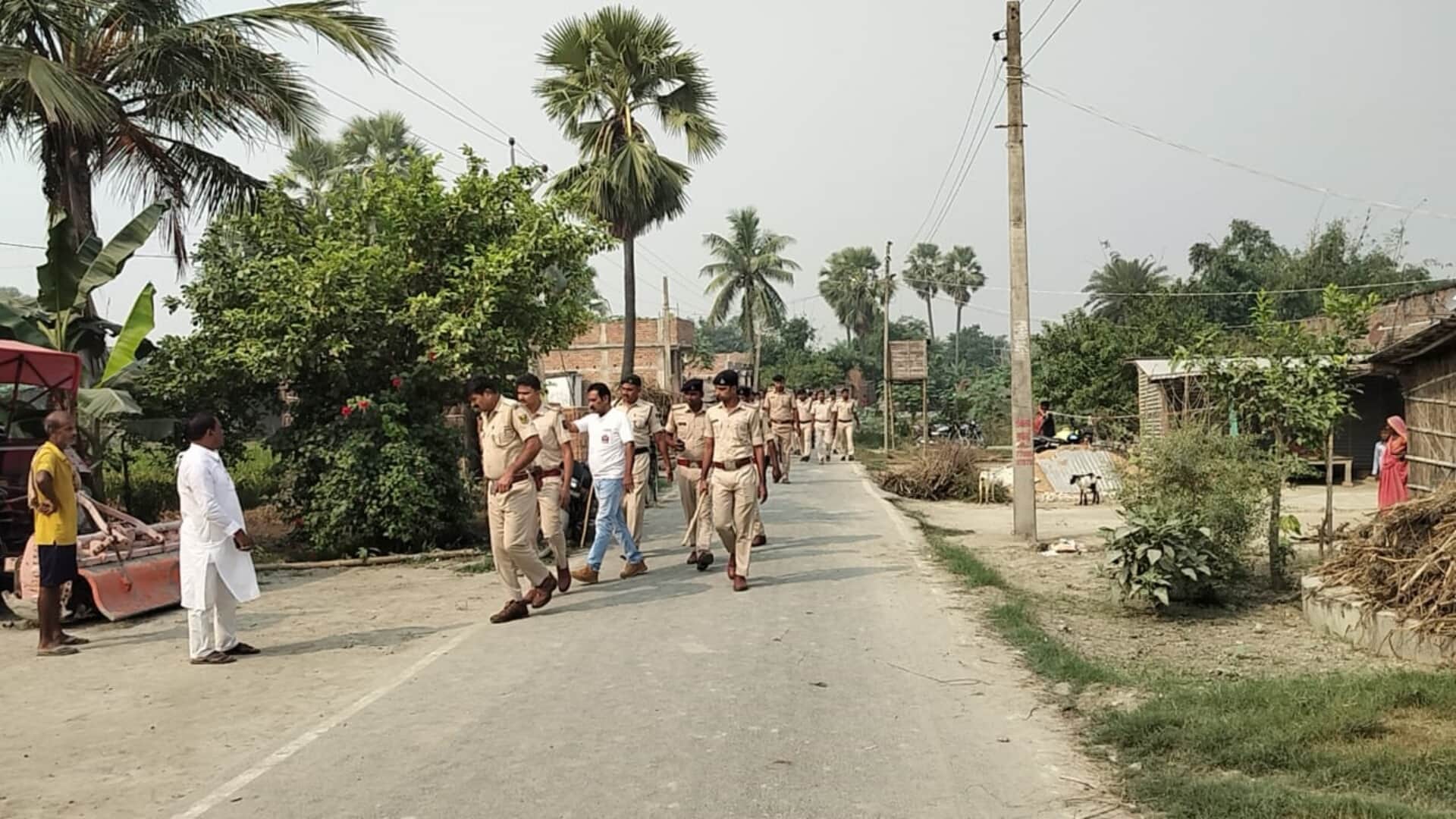 Vaishali: People got angry due to death of laborer during raid in liquor case, policemen hostage; lathicharge