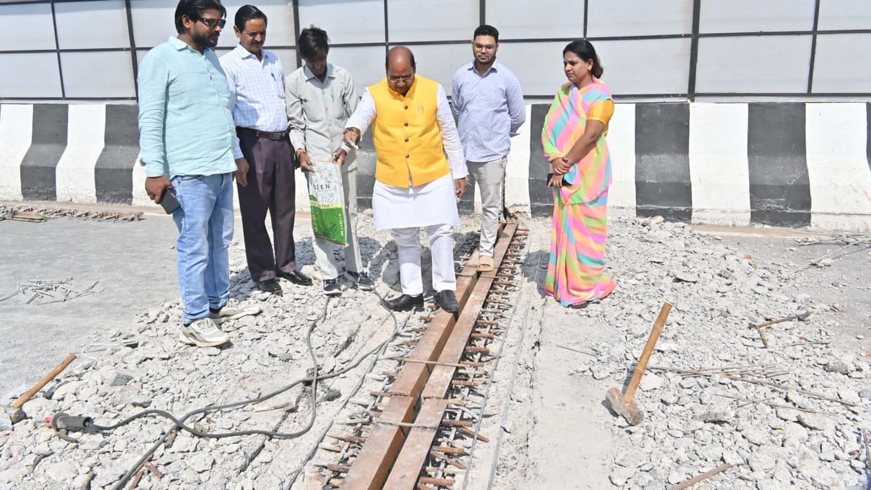 Kanpur: matter of cracks in bridges of Panki will reach CM's court, MLA inspected and got the sampling done