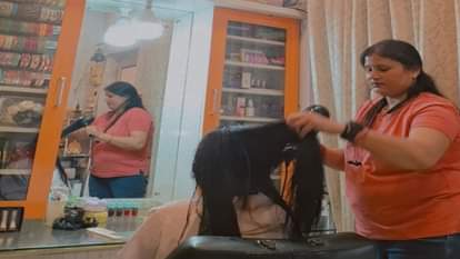 karva chauth women crowd gathering in the beauty parlors in bareilly