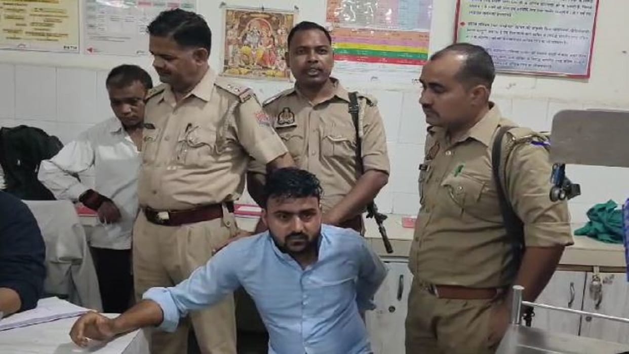 man tried to commit suicide in Sahaswan police station