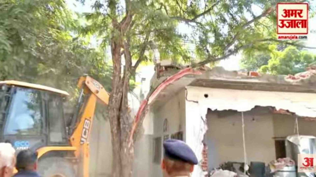 Jaipur News: Case of stabbing RSS workers, bulldozer runs on illegal construction of Naseeb Chaudhary