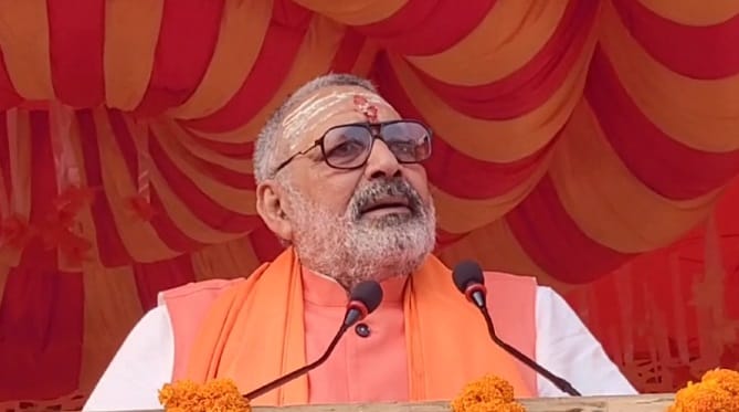 Bihar: Union Minister Giriraj Singh targeted Lalu Yadav regarding the upcoming elections