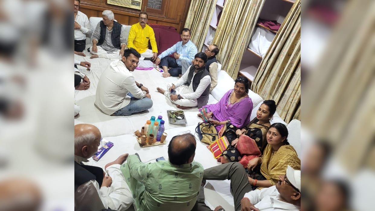 More 20 business organizations together one platform in Varanasi demanding no vehicle zone on route