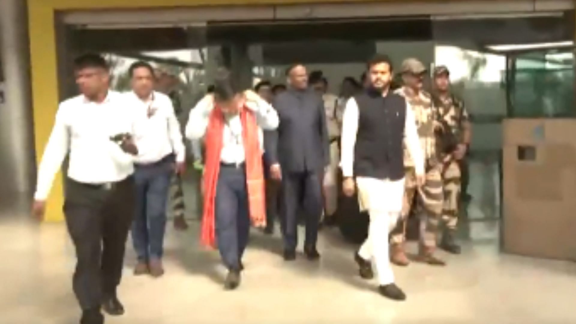 Senior leaders started reaching Kashi to receive PM Modi, Union Minister was welcomed