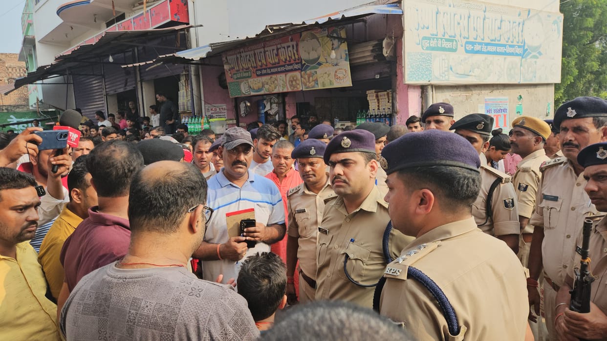 Jewellery shop robbed at gunpoint in broad daylight in Siwan