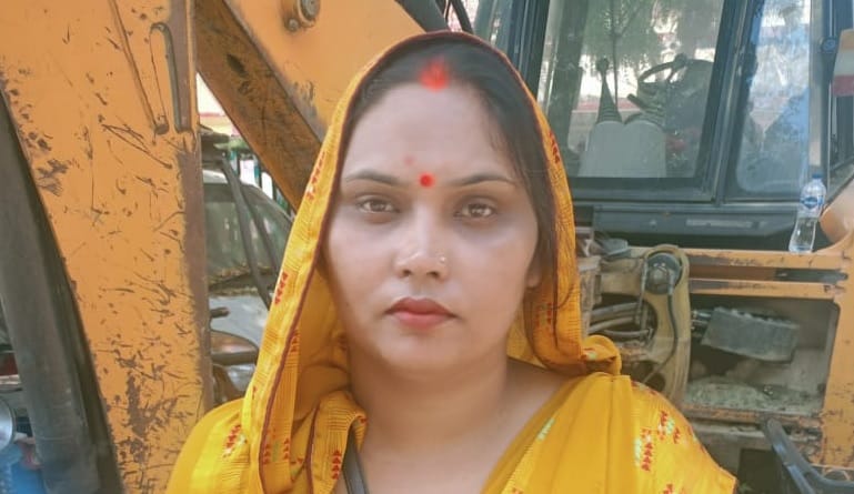 Income Tax officers daughter-in-laws chain looted, incident caused a stir on Karva Chauth day