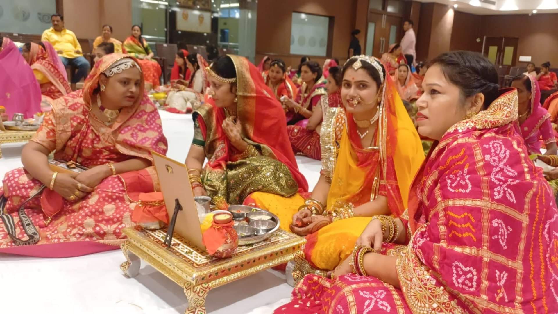 Karwa Chauth 2025 The Significance of Solah Shringar in hindi