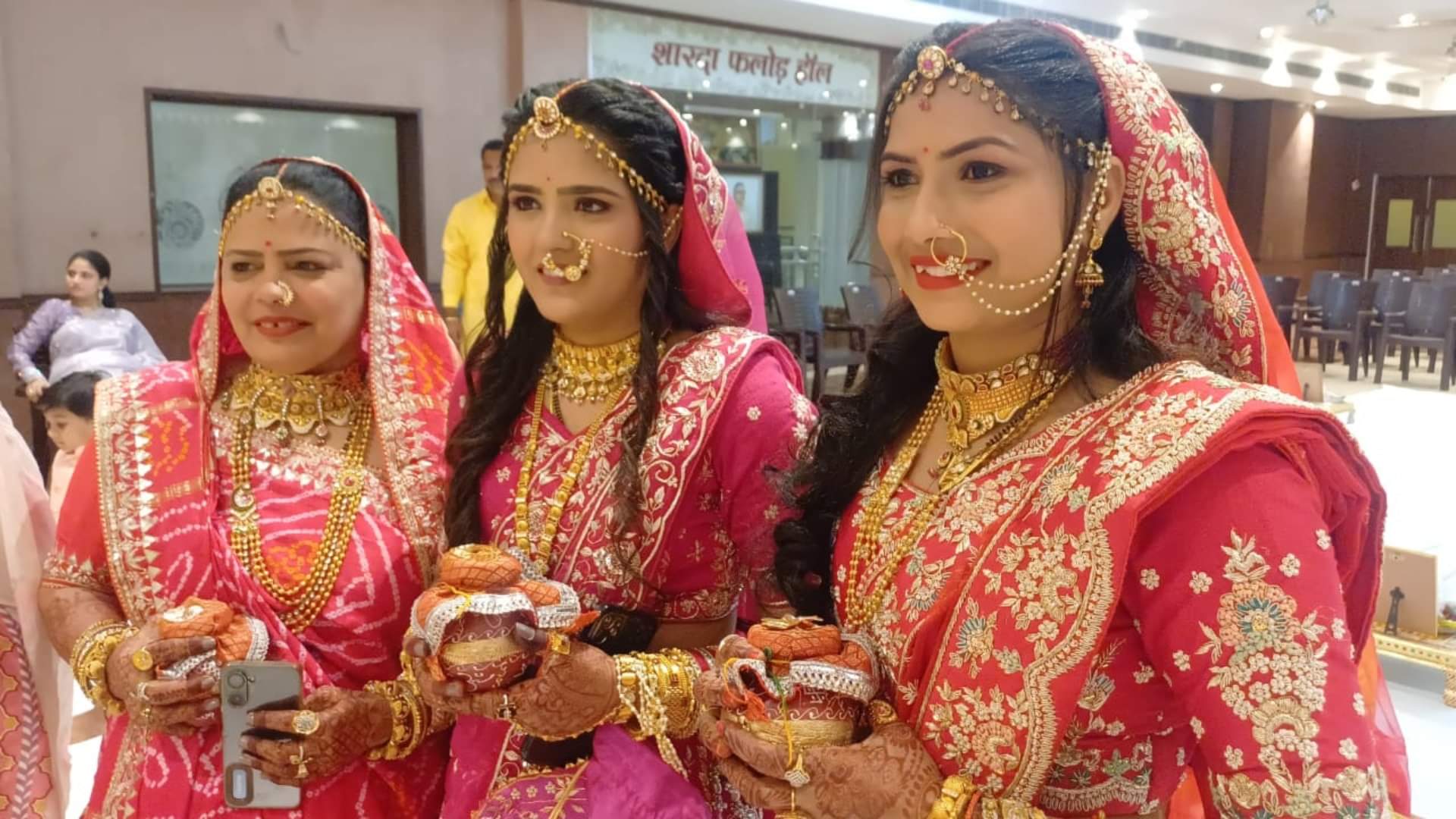 Karwa Chauth 2025 The Significance of Solah Shringar in hindi