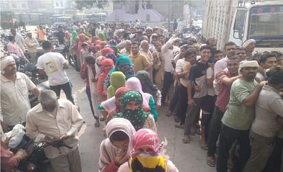 हरियाणा में DAP के लिए किसान परेशान: सुबह 6 बजे से लाइनों में लग रहे लोग, आधार कार्ड दिखाने पर मिल रहे 6-6 बैग Farmers in Haryana upset for DAP, People are standing in queues since 6 am